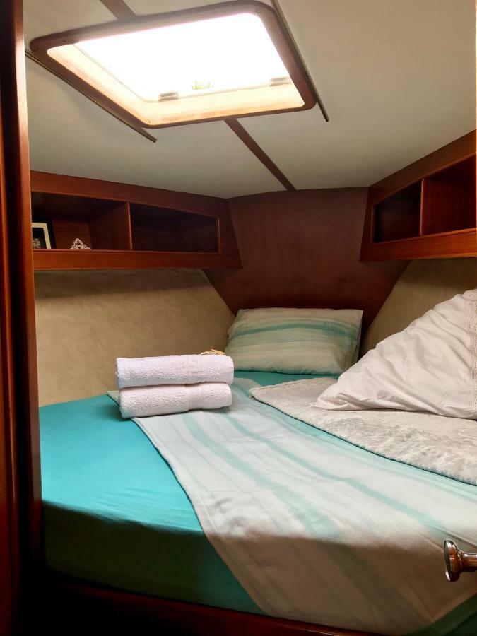 Sleep & Boats Barcelona City Sant Adria de Besos Bagian luar foto