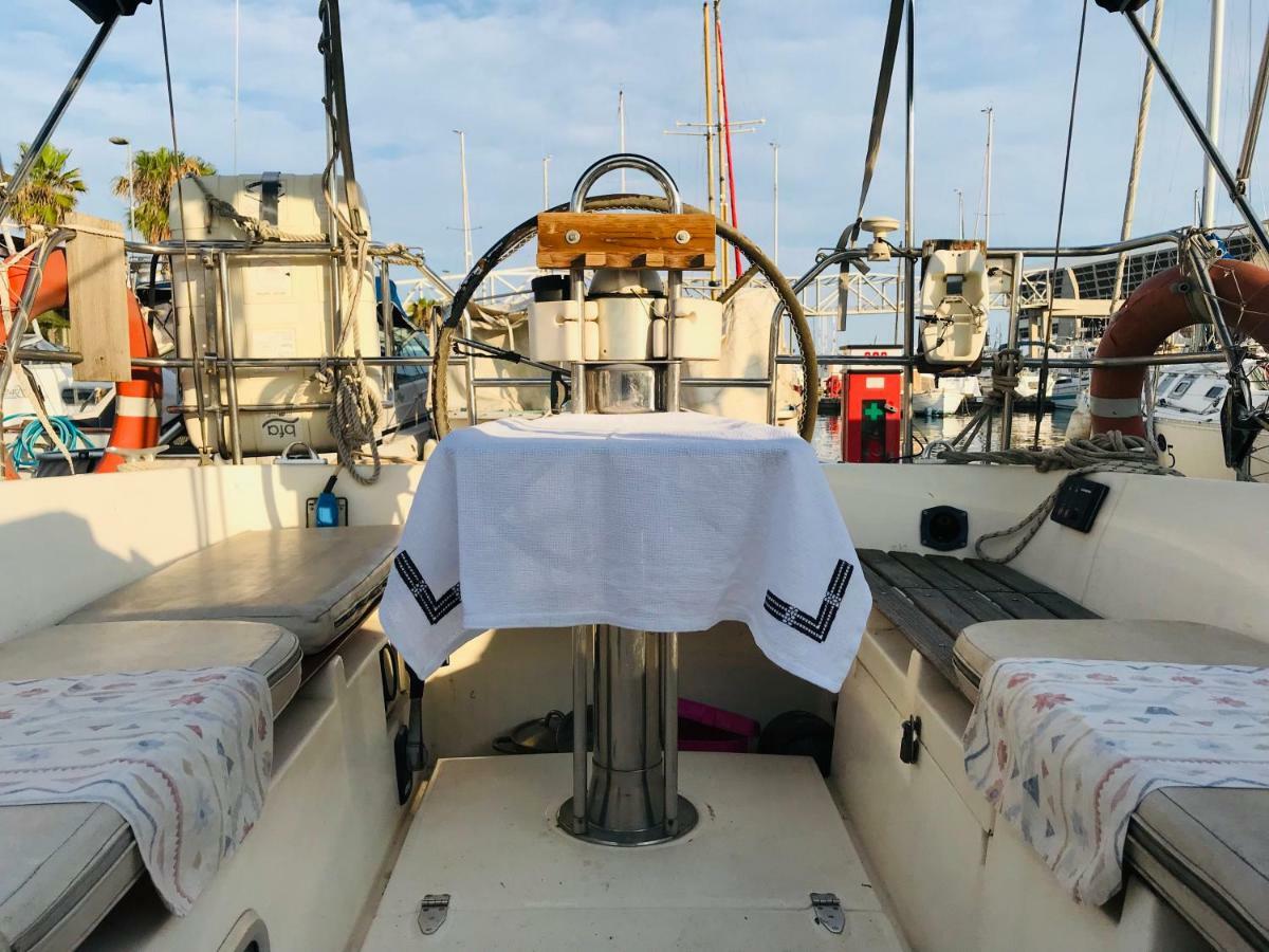 Sleep & Boats Barcelona City Sant Adria de Besos Bagian luar foto