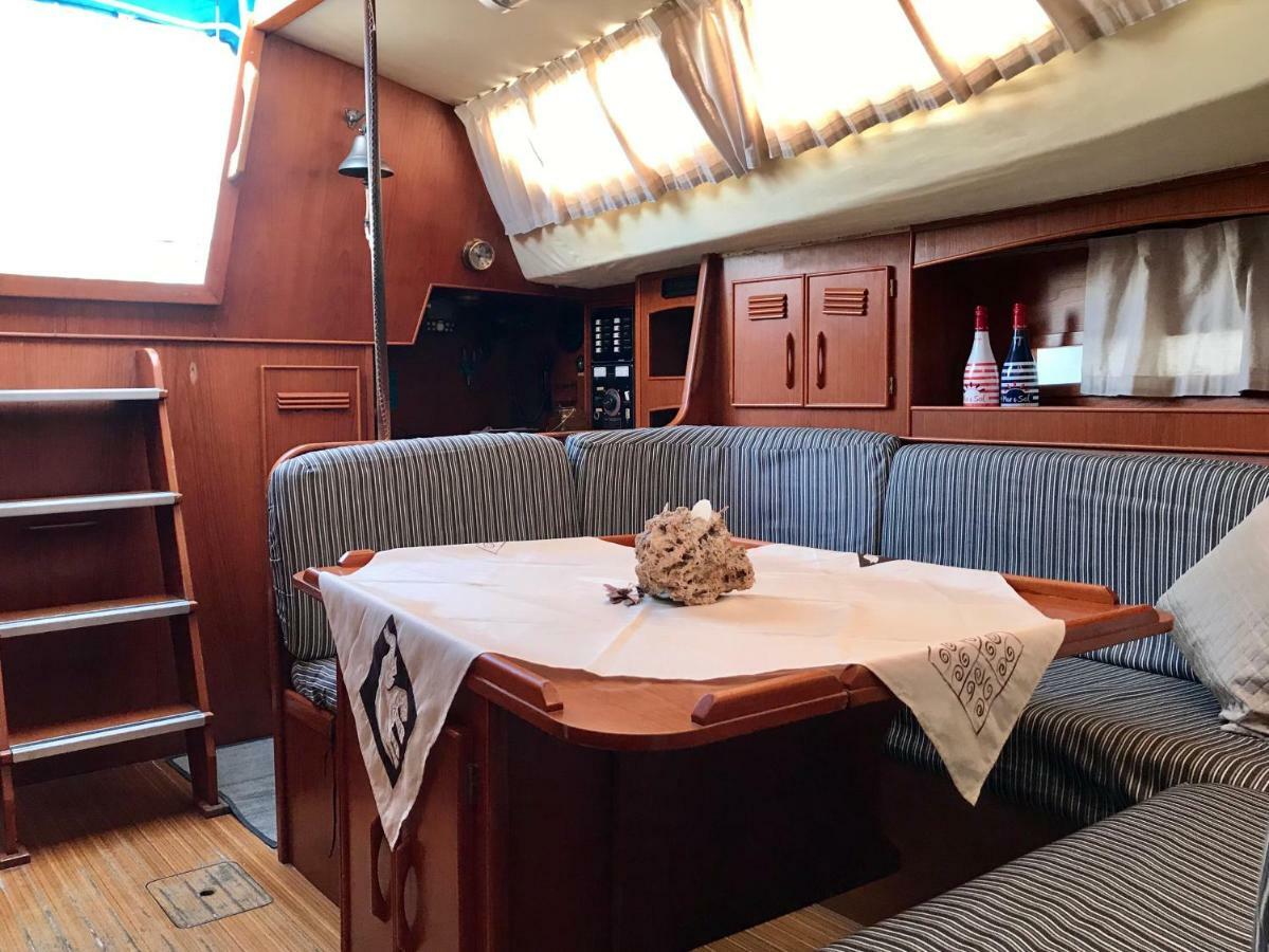 Sleep & Boats Barcelona City Sant Adria de Besos Bagian luar foto