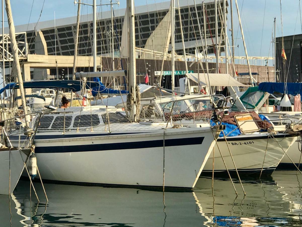 Sleep & Boats Barcelona City Sant Adria de Besos Bagian luar foto