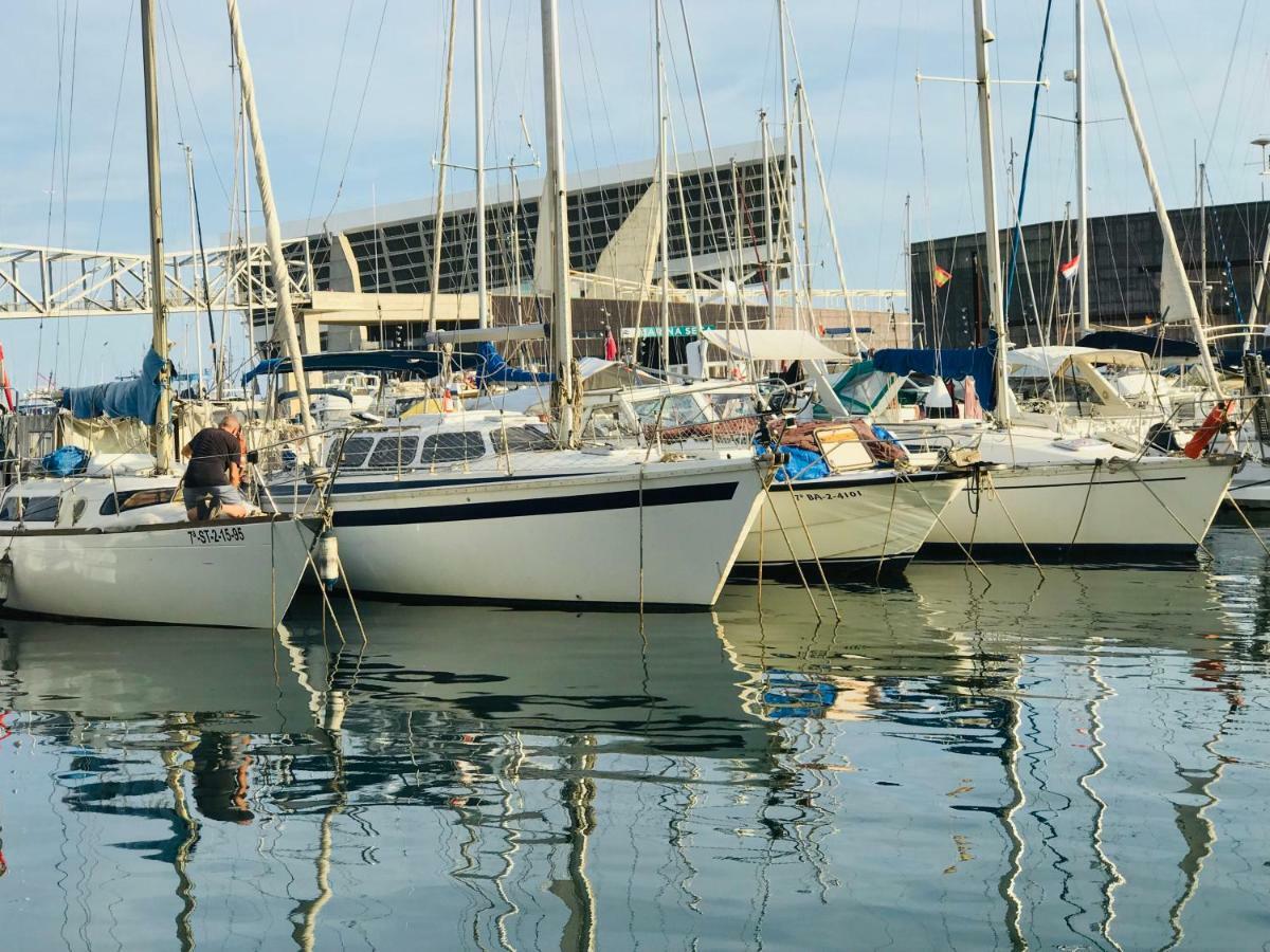 Sleep & Boats Barcelona City Sant Adria de Besos Bagian luar foto