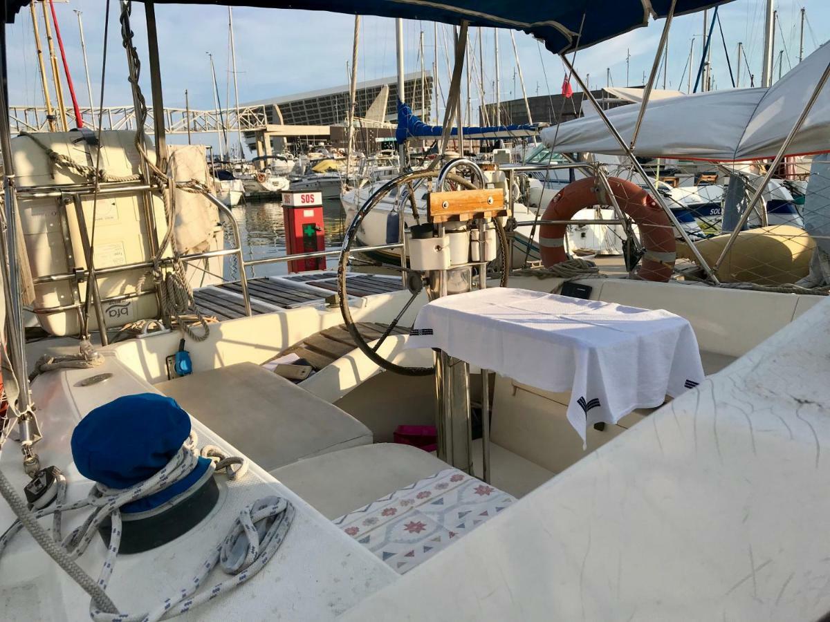 Sleep & Boats Barcelona City Sant Adria de Besos Bagian luar foto