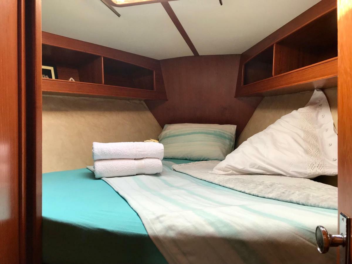 Sleep & Boats Barcelona City Sant Adria de Besos Bagian luar foto